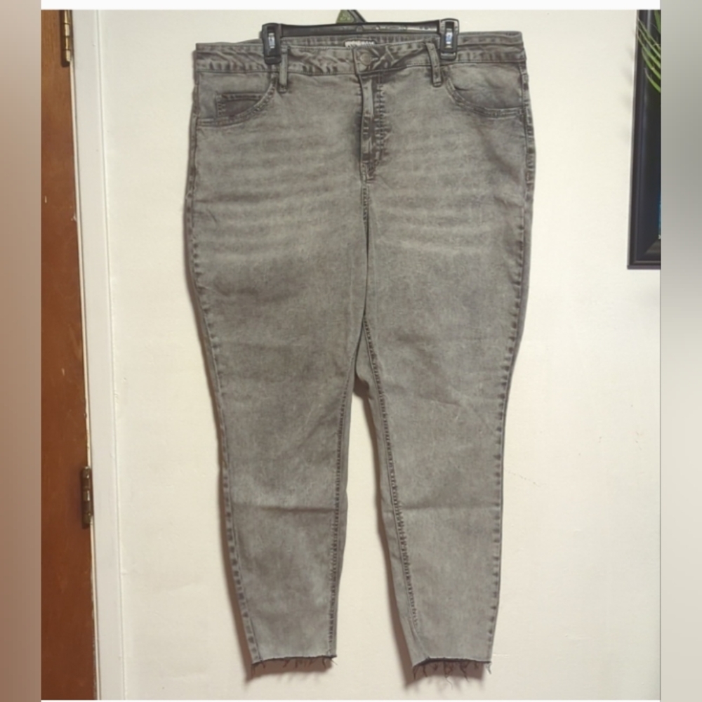 Ava & Viv Gray Ankle Cropped Jeans